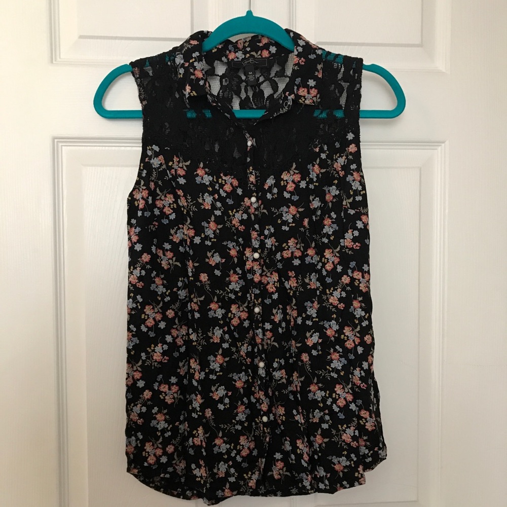 🍁 5/$25 Jessica Simpson Floral Collared Tank